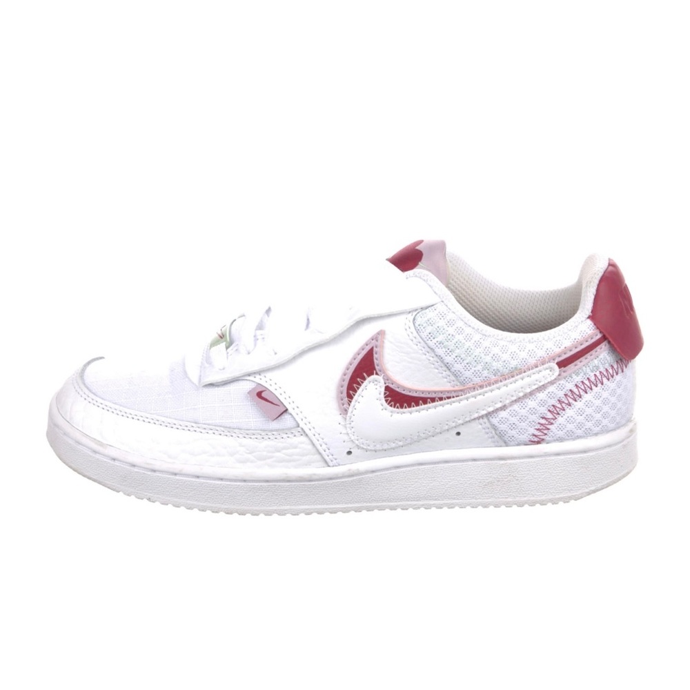 NIKE low top sneakers in white size 7